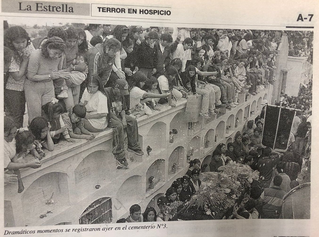 Masiva despedida a jóvenes asesinadas